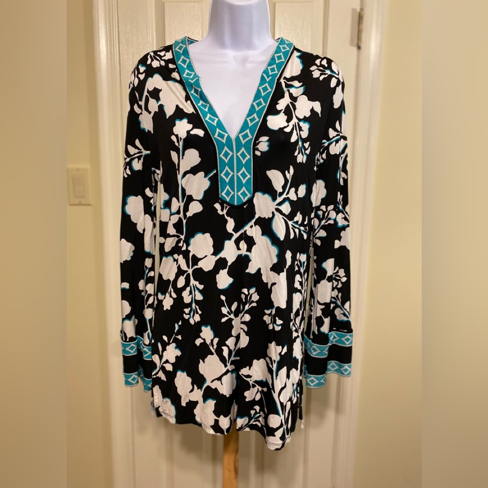 BCBG MAXAZRIA Floral Black and White Women's Tunic with Teal Accents, Size: S
